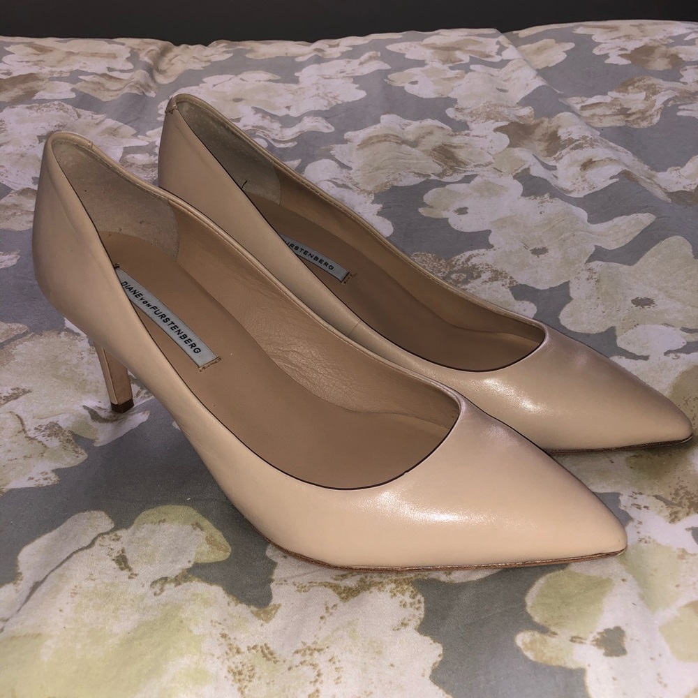 Diane von Furstenburg Nude Pointed-Toed Pumps